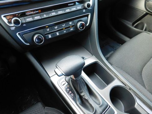 Used 2020 Kia Optima LX image 14