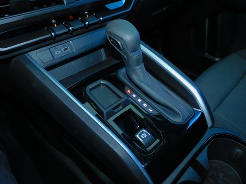 Used 2024 Chevrolet Colorado W/T image 24