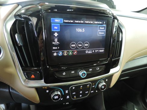 Used 2023 Chevrolet Traverse Premier image 44