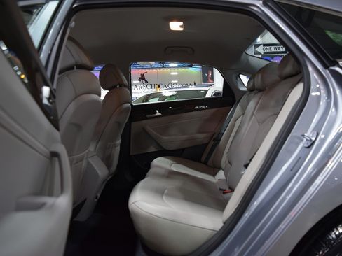 Used 2015 Hyundai Sonata SE image 18