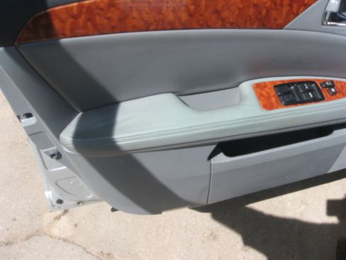 Used 2006 Toyota Avalon XLS FWD image 8