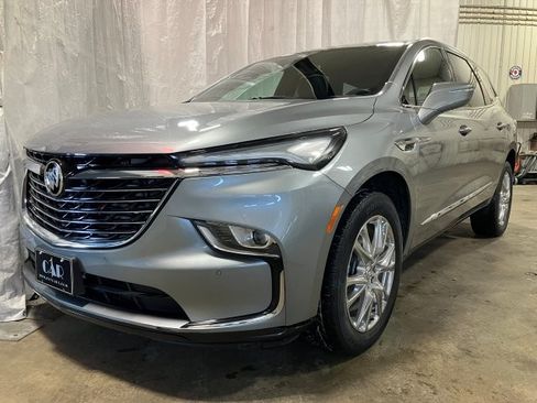 Used 2023 Buick Enclave Essence image 5