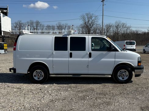 Used 2020 GMC Savana 2500 image 2