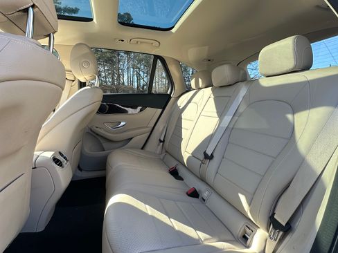 Used 2020 Mercedes-Benz GLC 300 image 8