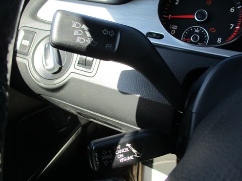 Used 2009 Volkswagen CC Luxury FWD image 48
