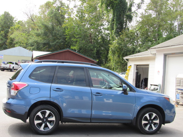 Used 2017 Subaru Forester 2.5i Premium AWD/4WD image 10