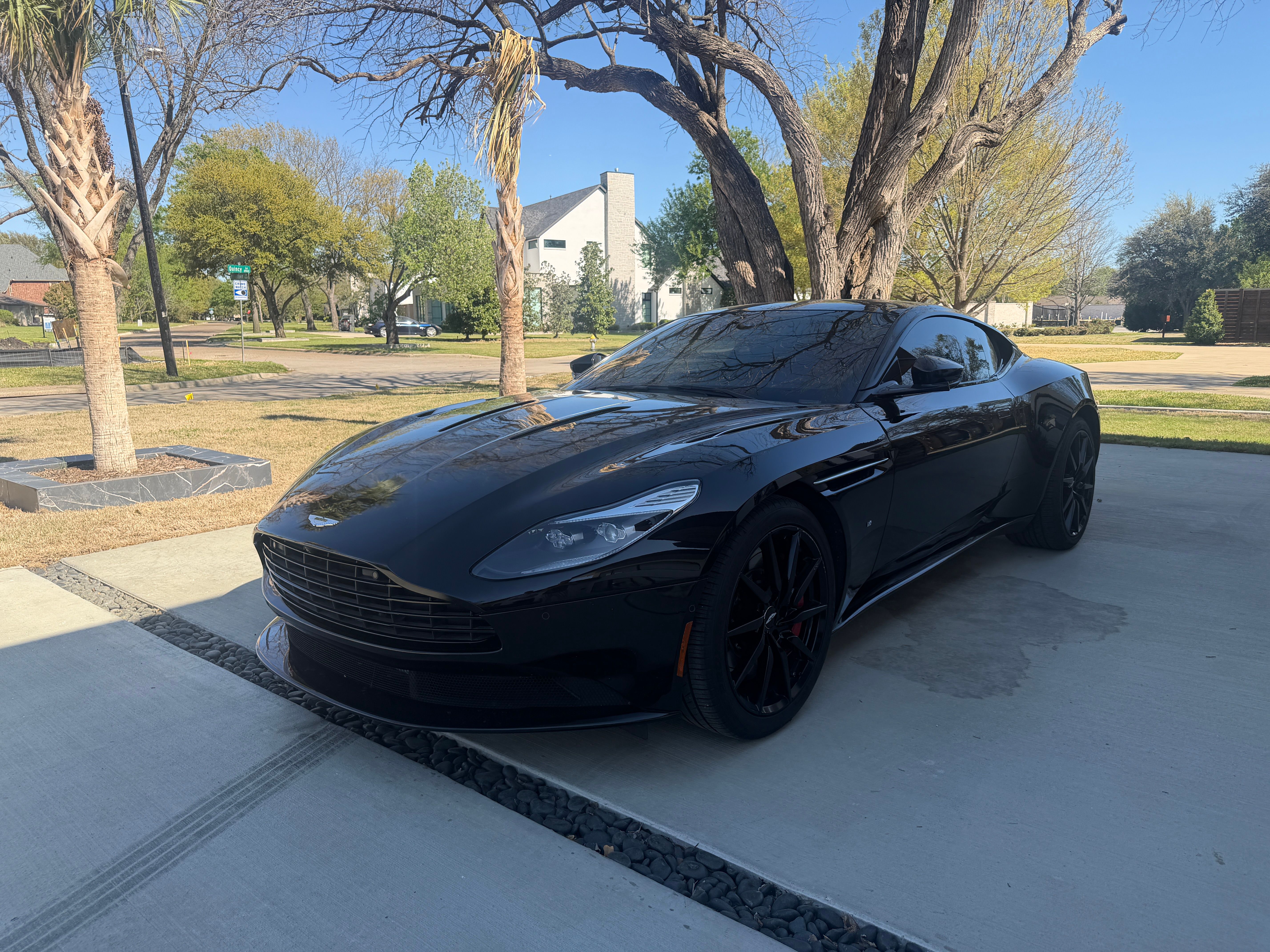 Used 2017 Aston Martin DB11 V12 Coupe RWD image 6