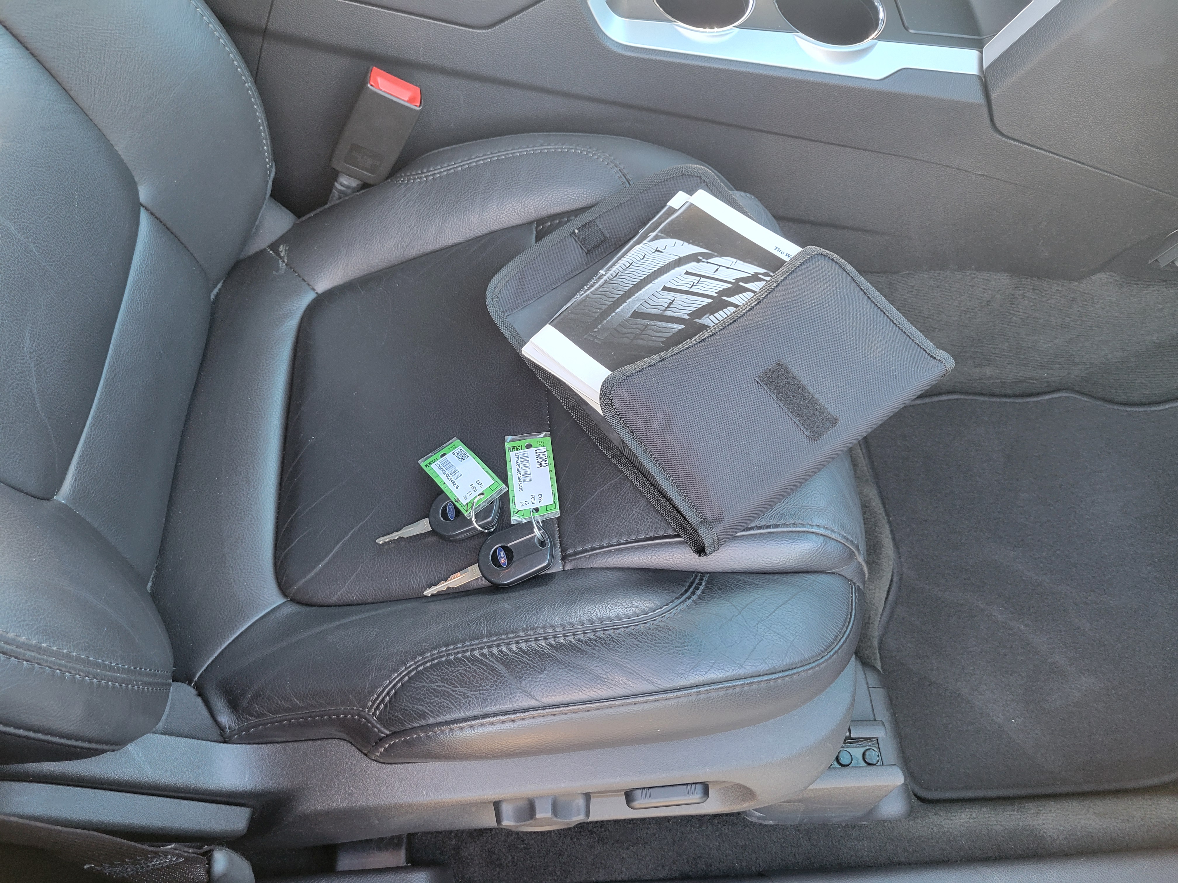 Used 2013 Ford Explorer 4WD XLT image 26