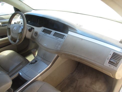 Used 2005 Toyota Avalon XLE image 16