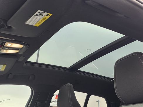 Used 2024 Volvo XC40 B5 Core image 14