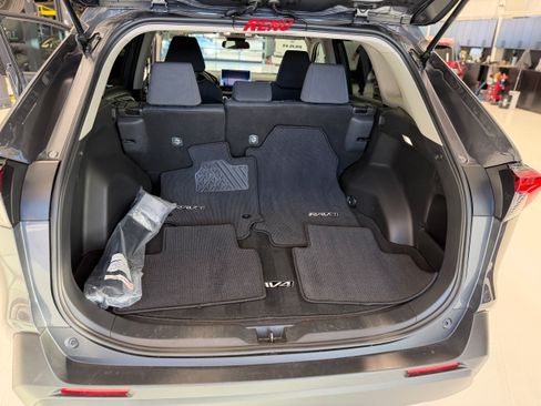 Used 2025 Toyota RAV4 XLE image 17