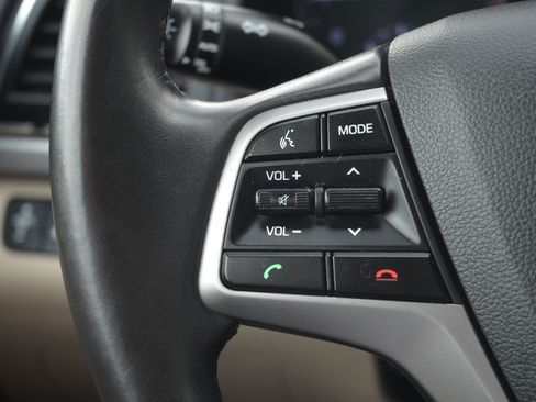 Used 2017 Hyundai Elantra SE image 14