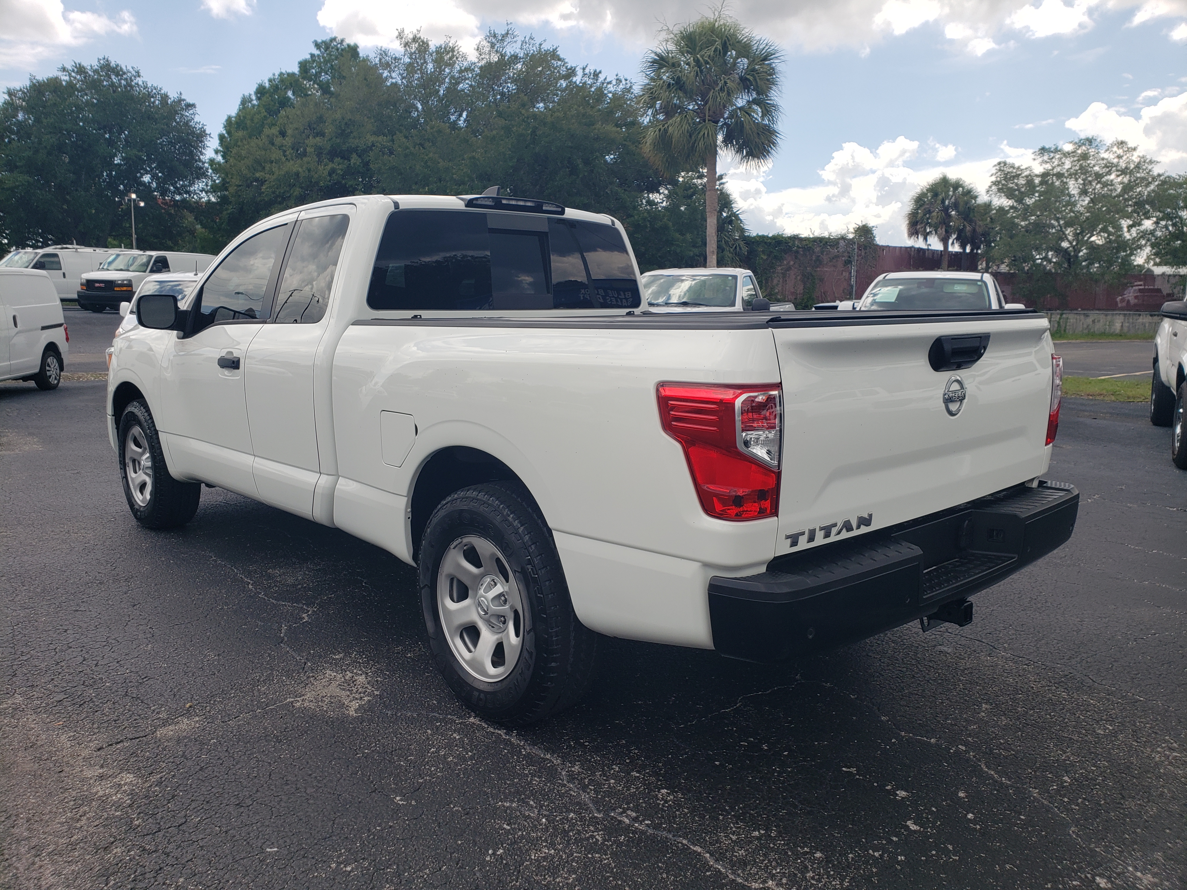 Used 2022 Nissan Titan 2WD King Cab S image 3