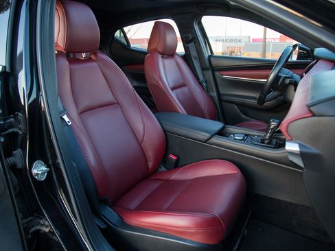 Used 2021 MAZDA MAZDA3 w/ Premium Package image 21