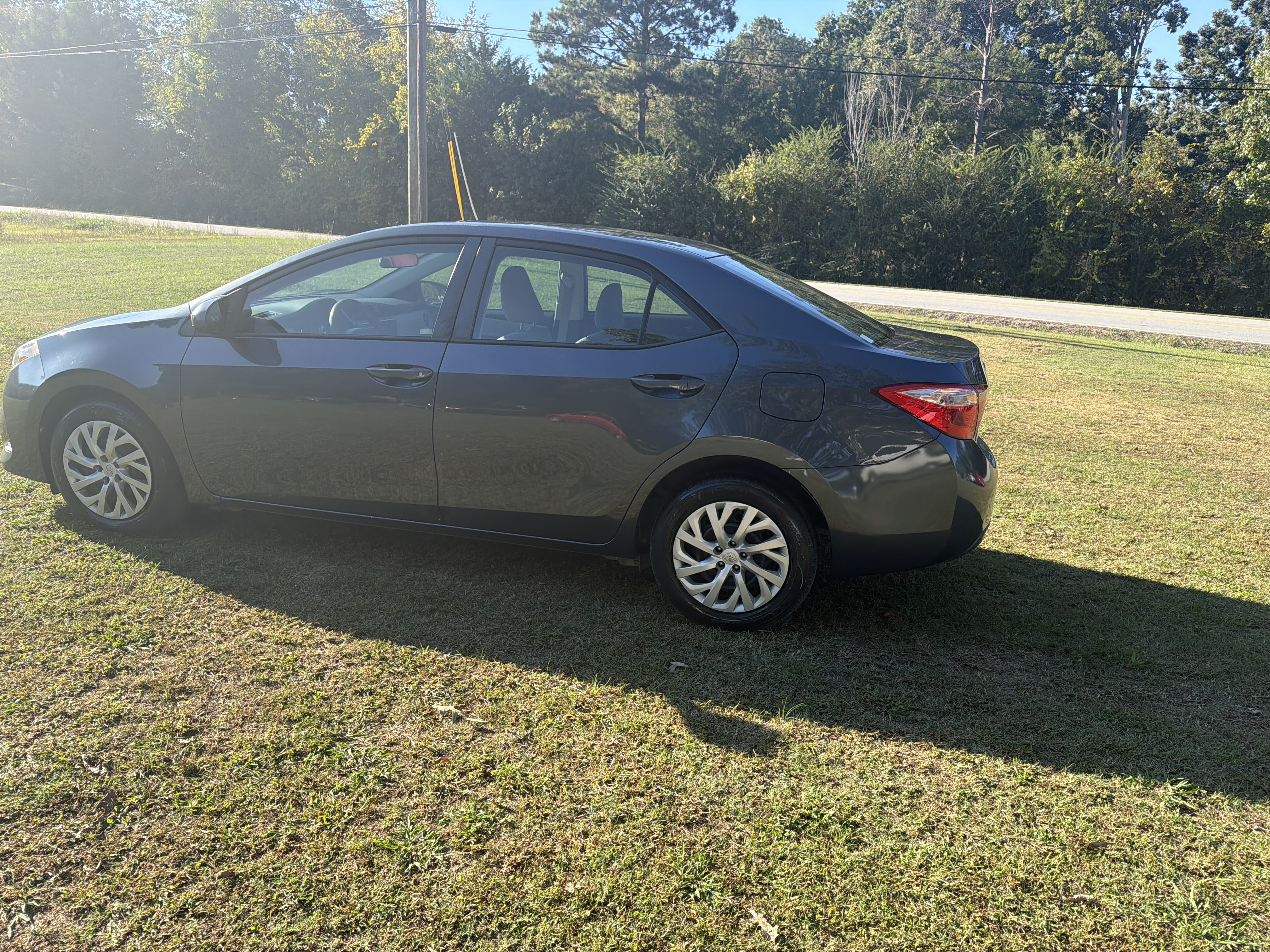 Used 2017 Toyota Corolla LE FWD image 34