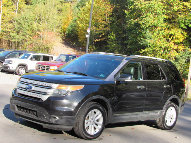 Used 2014 Ford Explorer 4WD XLT image 2
