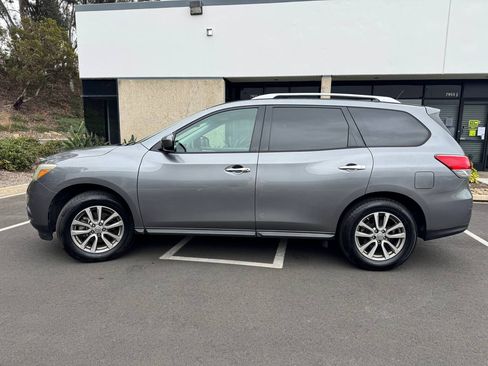 Used 2015 Nissan Pathfinder 4WD image 2