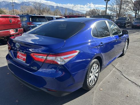 Used 2018 Toyota Camry LE image 20