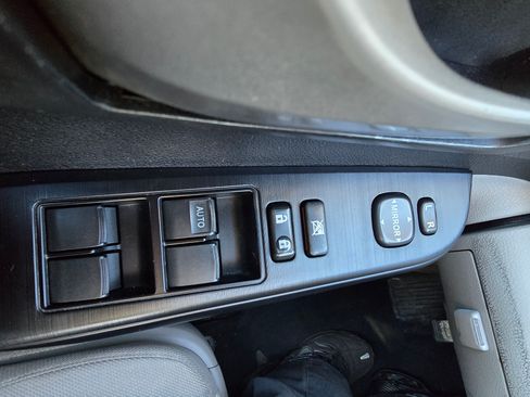 Used 2012 Toyota Camry image 21