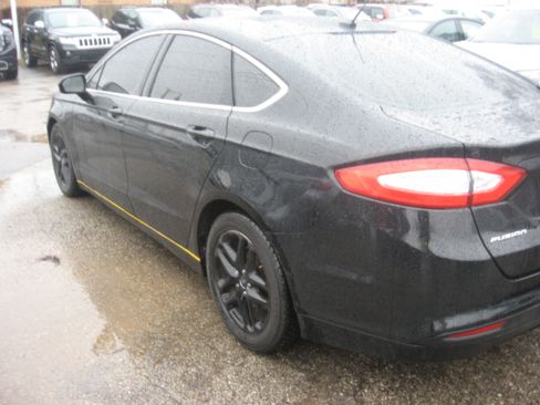 Used 2016 Ford Fusion SE image 6