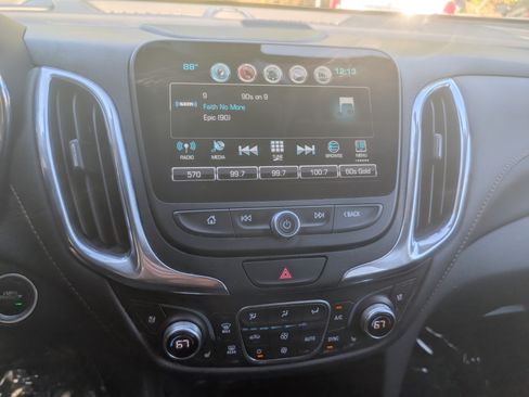 Used 2018 Chevrolet Equinox Premier image 12