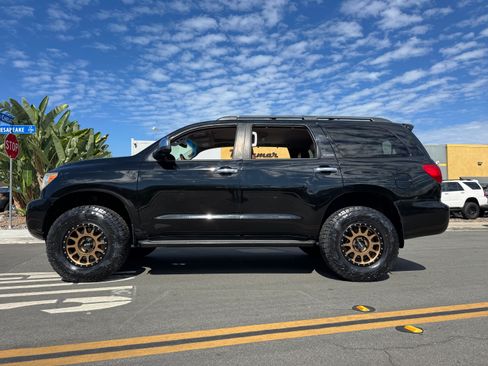 Used 2012 Toyota Sequoia Platinum image 3