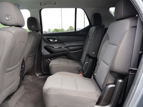 Used 2020 Chevrolet Traverse LT image 11