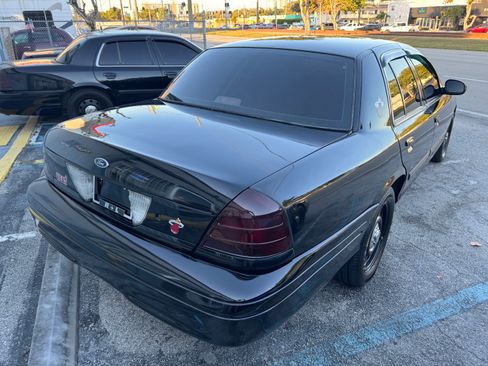 Used 2011 Ford Crown Victoria Police Interceptor image 9