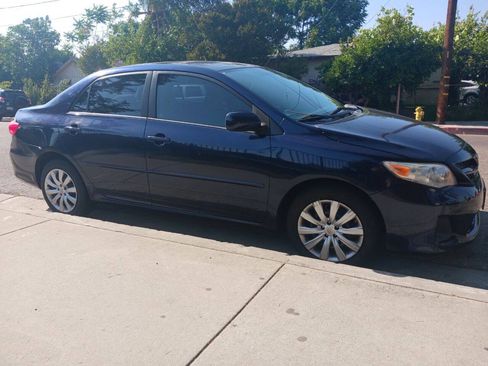 Used 2012 Toyota Corolla LE image 1