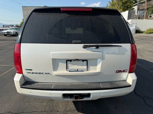 Used 2011 GMC Yukon XL SLT image 4
