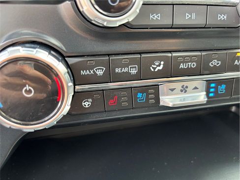 Used 2025 Ford F150 Lariat image 37