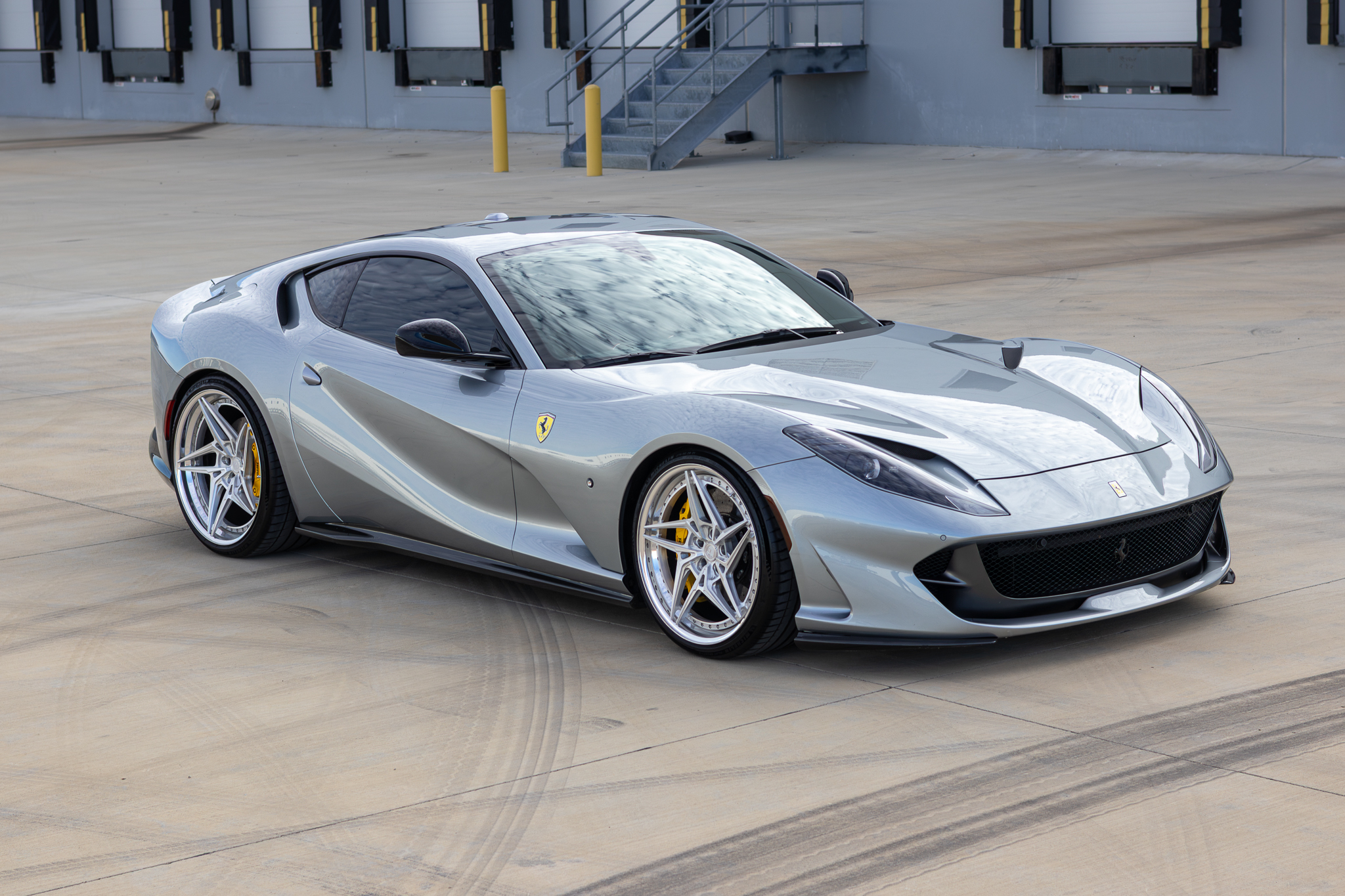 Used 2018 Ferrari 812 Superfast RWD image 2