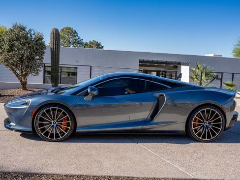 Used 2020 McLaren GT image 3