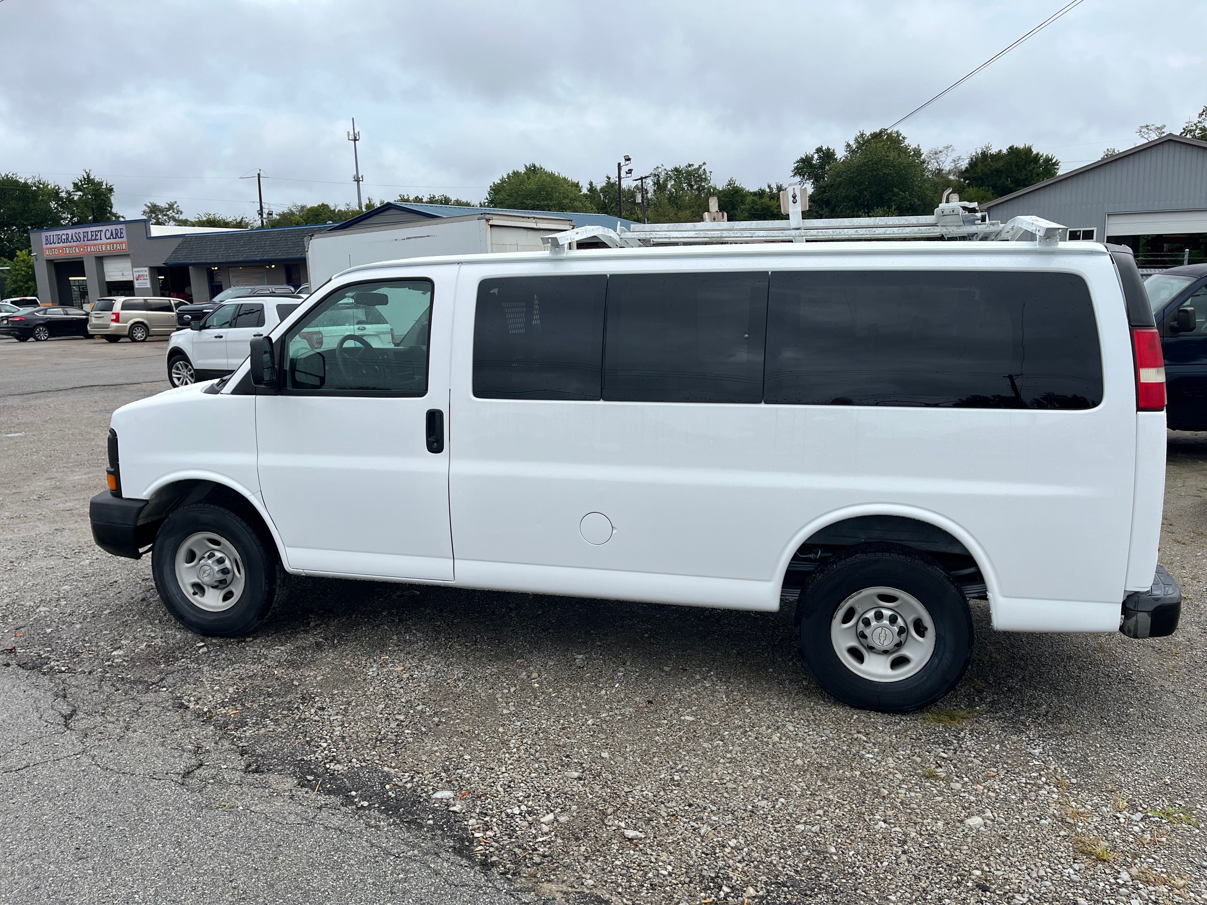 Used 2010 Chevrolet Express 2500 RWD image 24