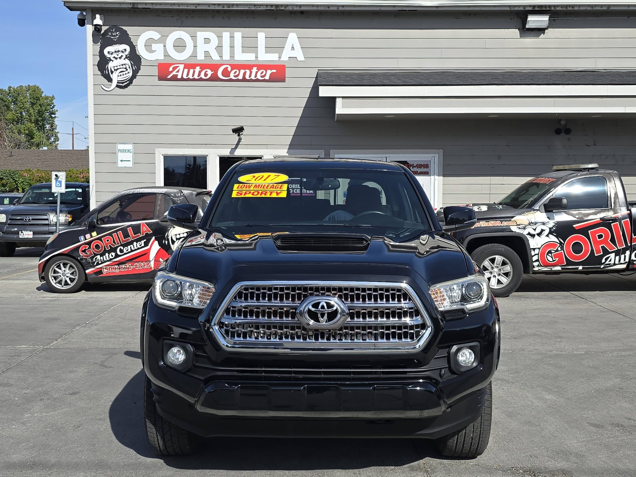 Used 2017 Toyota Tacoma 4x4 Access Cab TRD Off-Road image 2