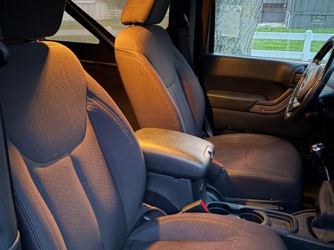 Used 2013 Jeep Wrangler Sport image 15