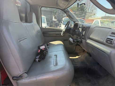 Used 2005 Ford F550 image 13