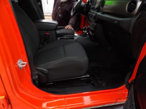 Used 2019 Jeep Wrangler Unlimited Sport image 19