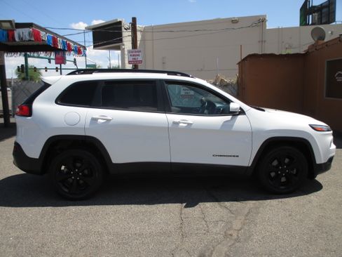 Used 2016 Jeep Cherokee Altitude Sport Utility 4D FWD image 2