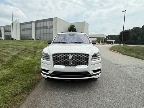 Used 2019 Lincoln Navigator L 4WD Select image 2