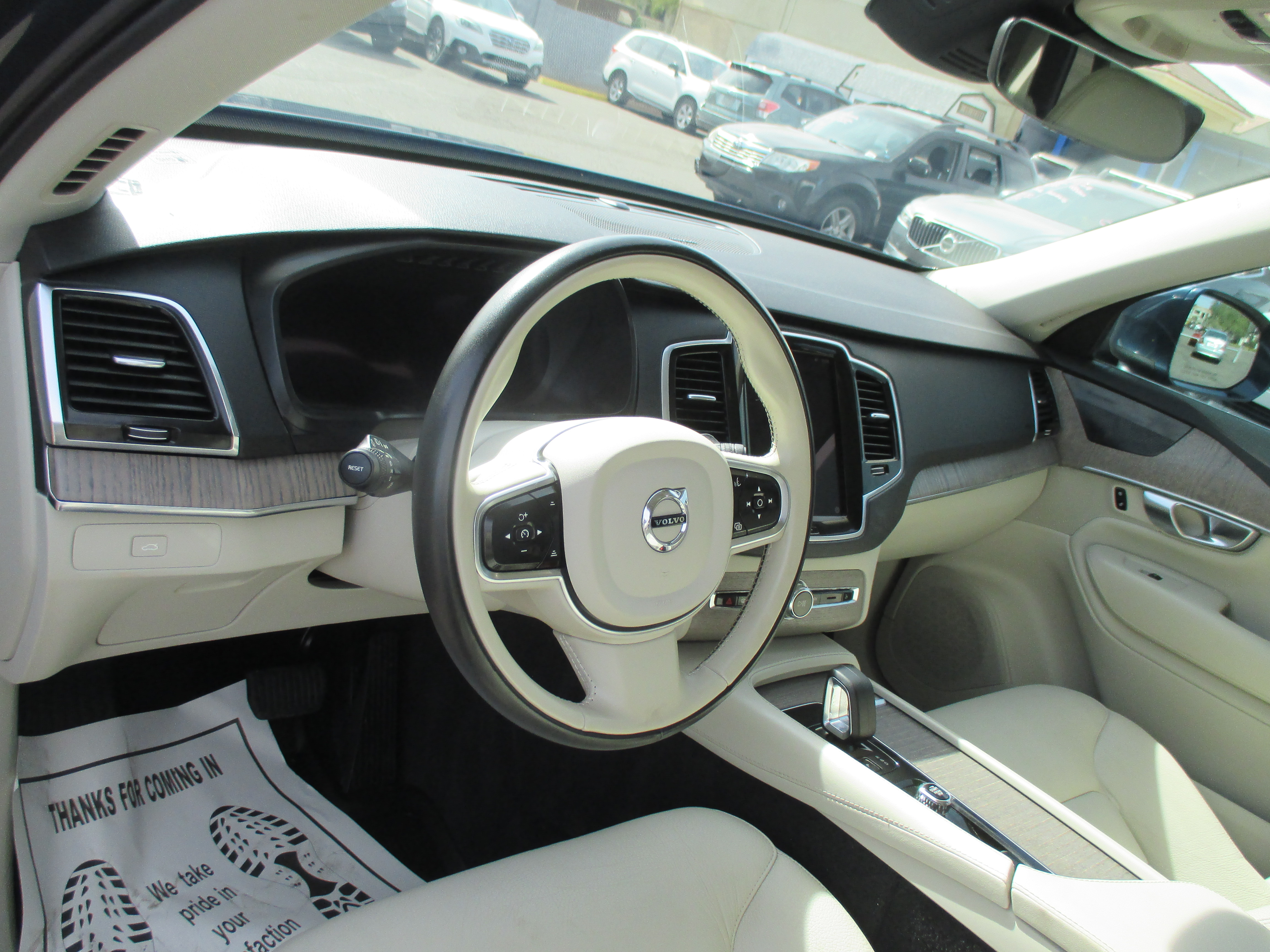 Used 2023 Volvo XC90 AWD B6 Plus Bright image 3