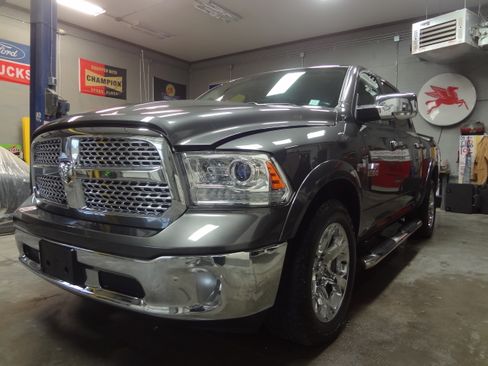 Used 2017 RAM 1500 Laramie image 3