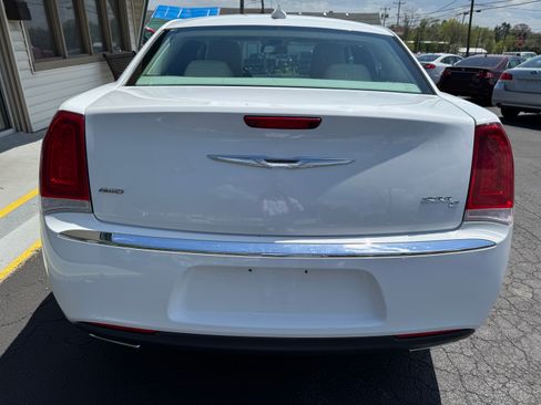 Used 2015 Chrysler 300 C image 5