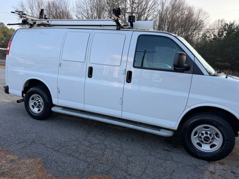 Used 2022 GMC Savana 2500 image 4