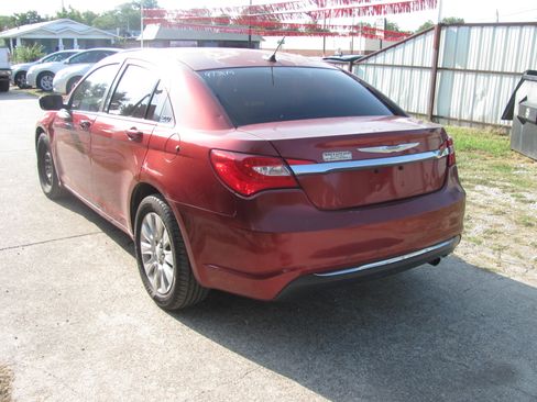 Used 2014 Chrysler 200 LX image 1