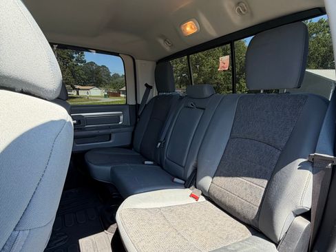 Used 2016 RAM 1500 4x4 Crew Cab SLT image 7