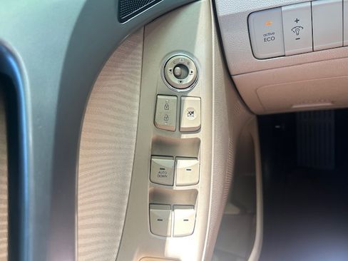 Used 2013 Hyundai Elantra Sedan FWD image 18