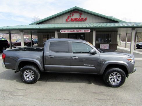 Used 2018 Toyota Tacoma SR5 image 1