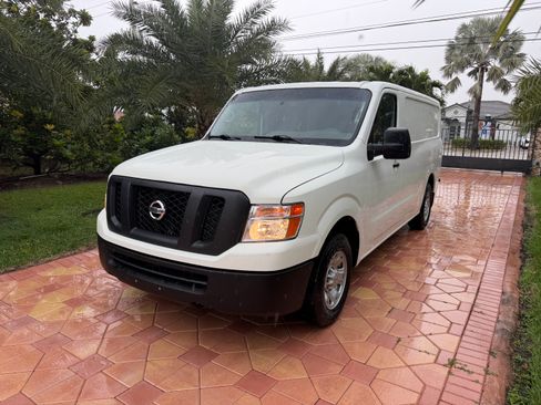 Used 2020 Nissan NV 2500 SV image 1