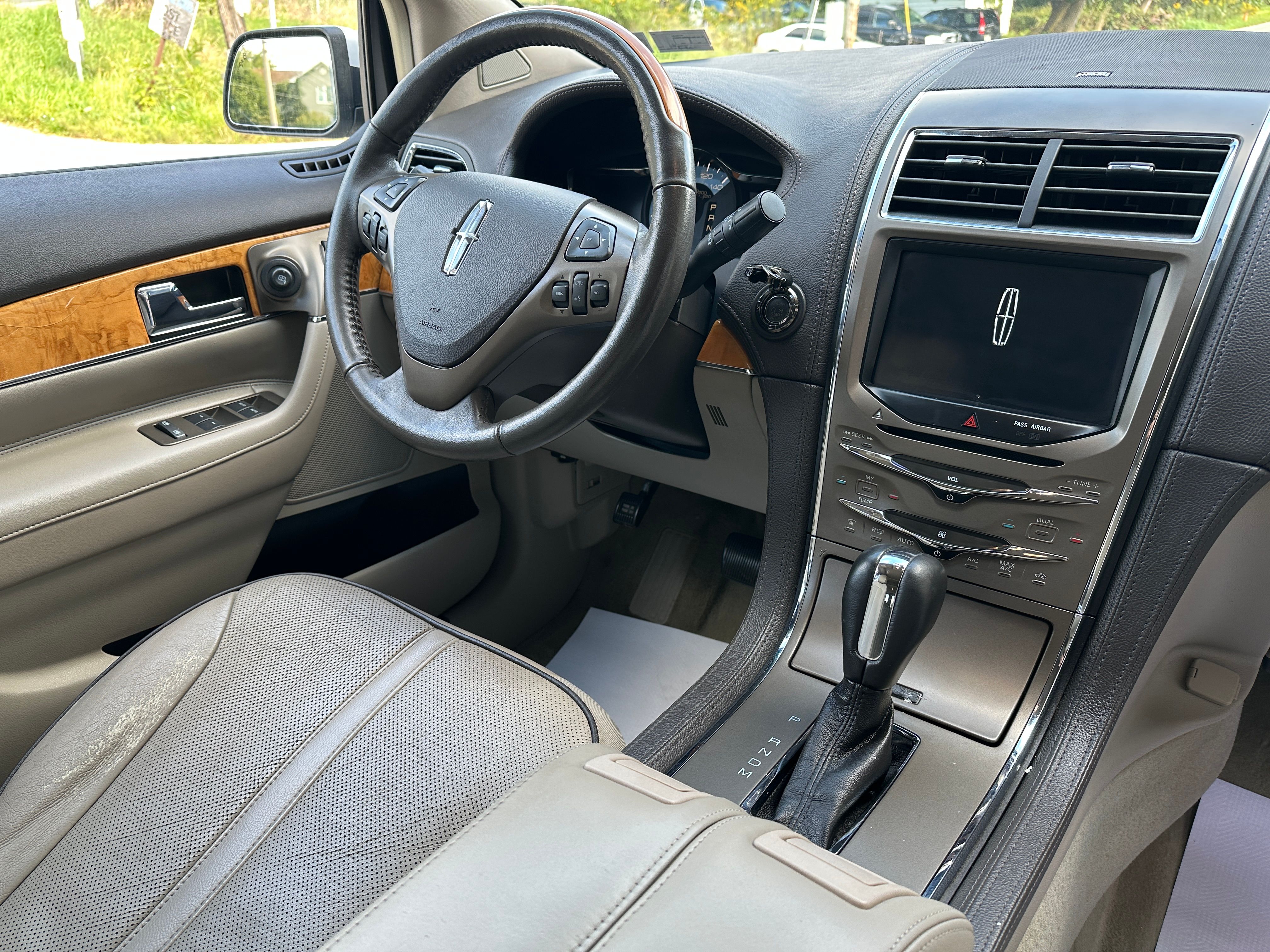 Used 2011 Lincoln MKX AWD image 13